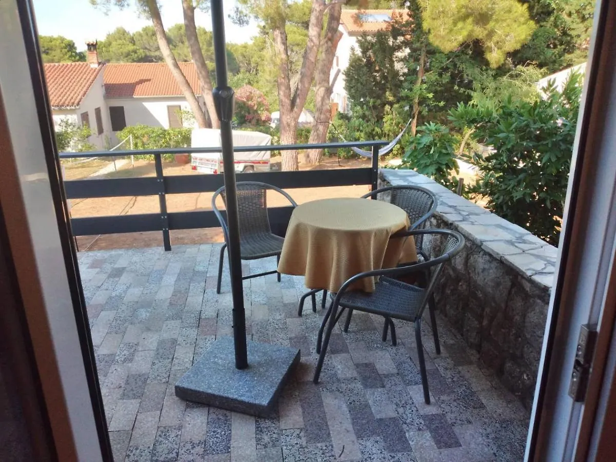 Apartmani Luni Premantura 0*,  Croatia